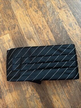 Men's Black Pleated Pocket Square with Diagonal Pinstripes